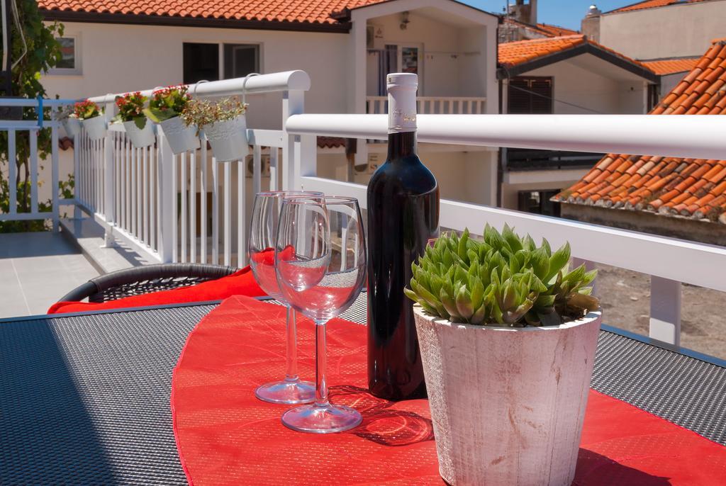 Apartments Marta Baška Voda Rom bilde
