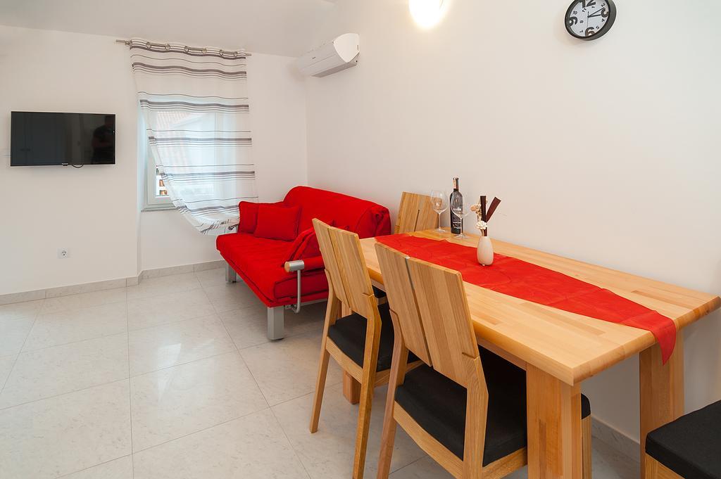 Apartments Marta Baška Voda Rom bilde