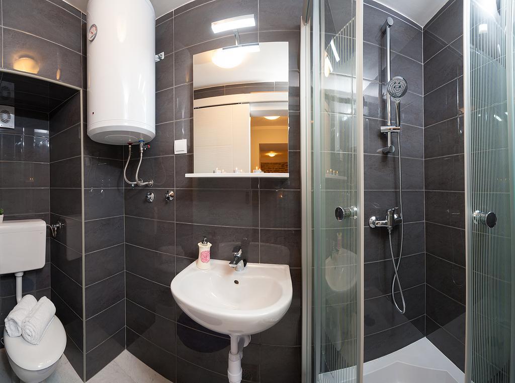 Apartments Marta Baška Voda Rom bilde