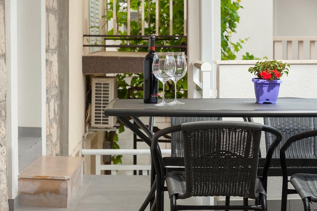 Apartments Marta Baška Voda Rom bilde