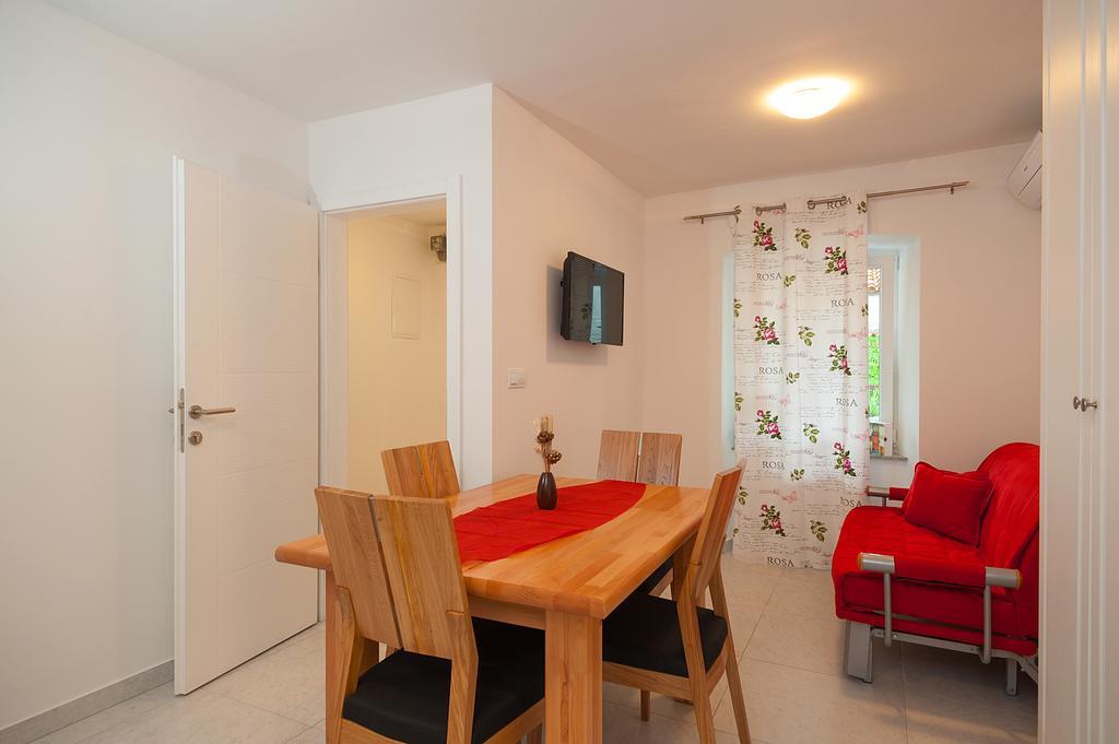 Apartments Marta Baška Voda Rom bilde