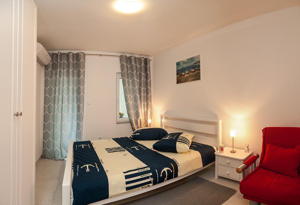 Apartments Marta Baška Voda Rom bilde