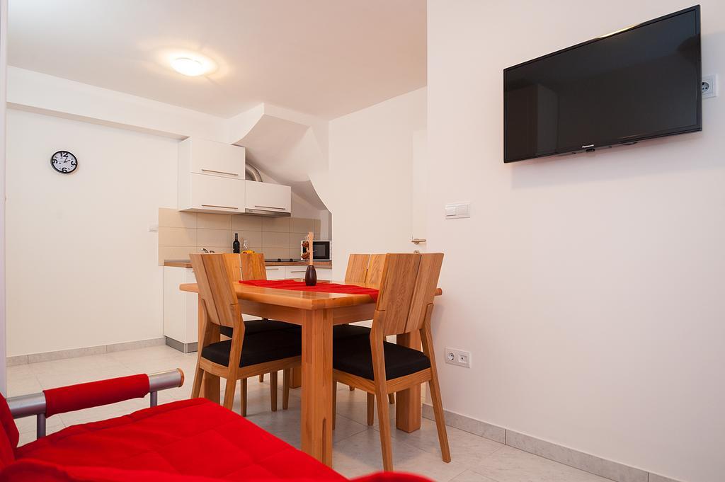 Apartments Marta Baška Voda Rom bilde