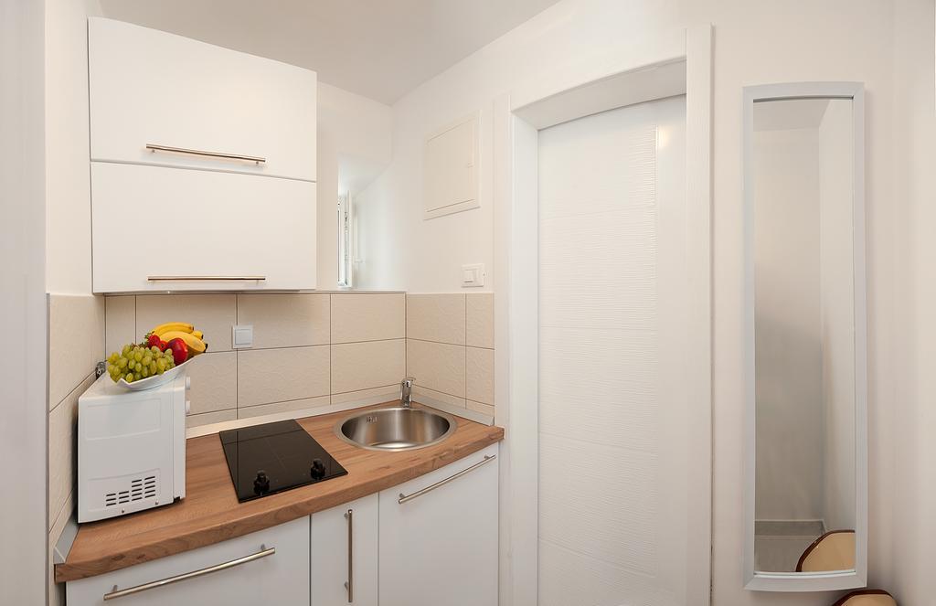 Apartments Marta Baška Voda Rom bilde